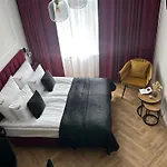 Old Town Charm & Chic By Downtown Apartments