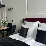Old Town Charm & Chic By Downtown Apartments