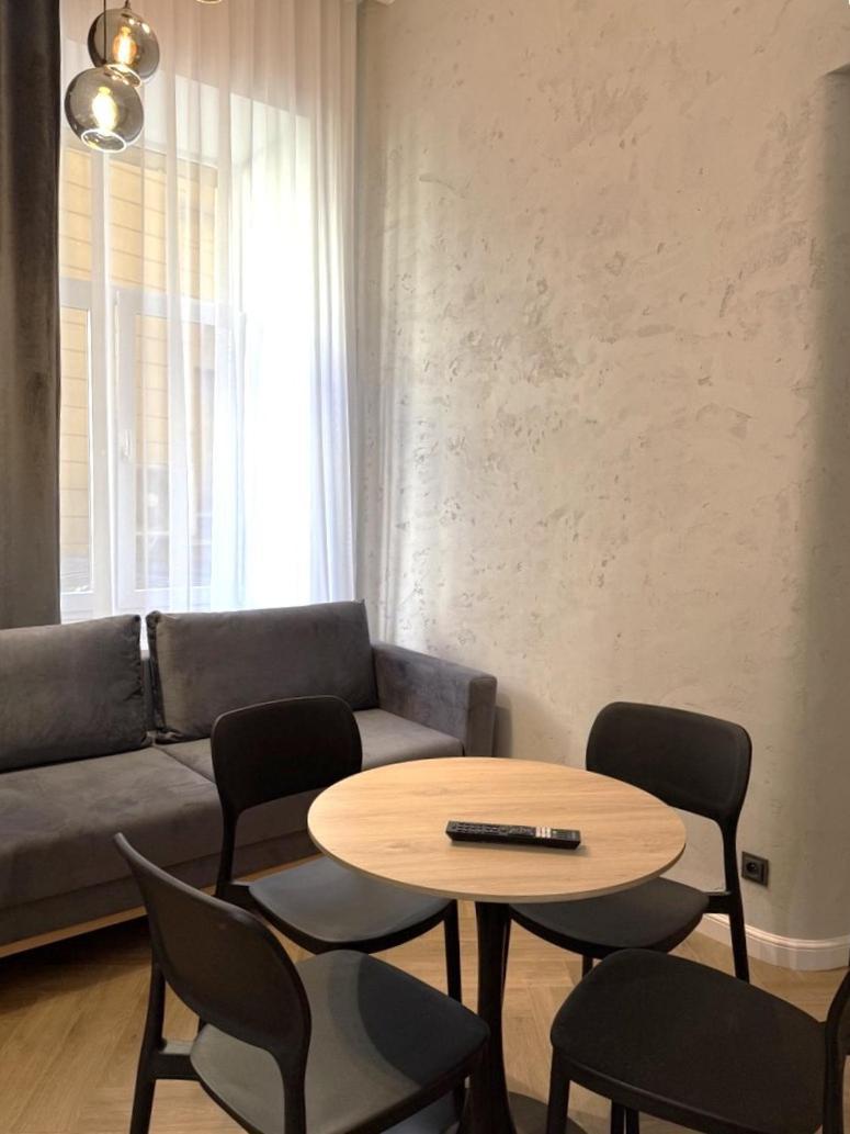 Apartment Old Town Charm & Chic By Downtown