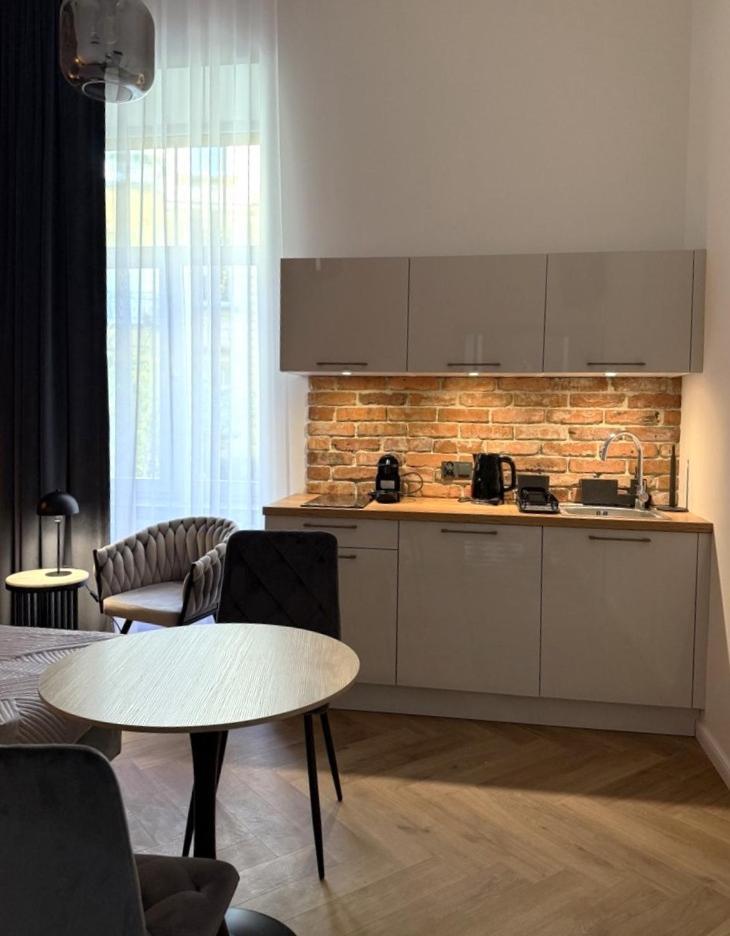 Old Town Charm & Chic By Downtown Apartment *
