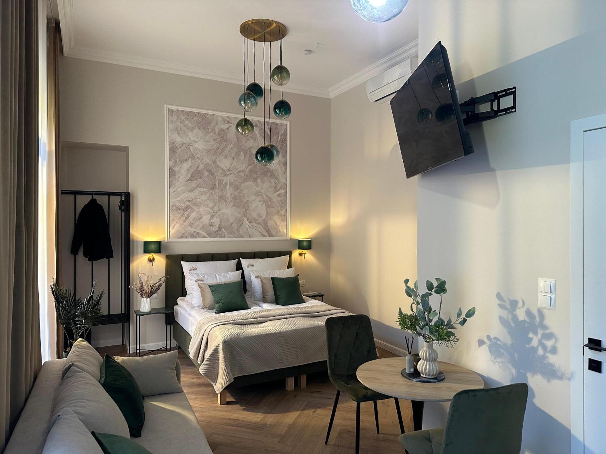 Old Town Charm & Chic By Downtown *