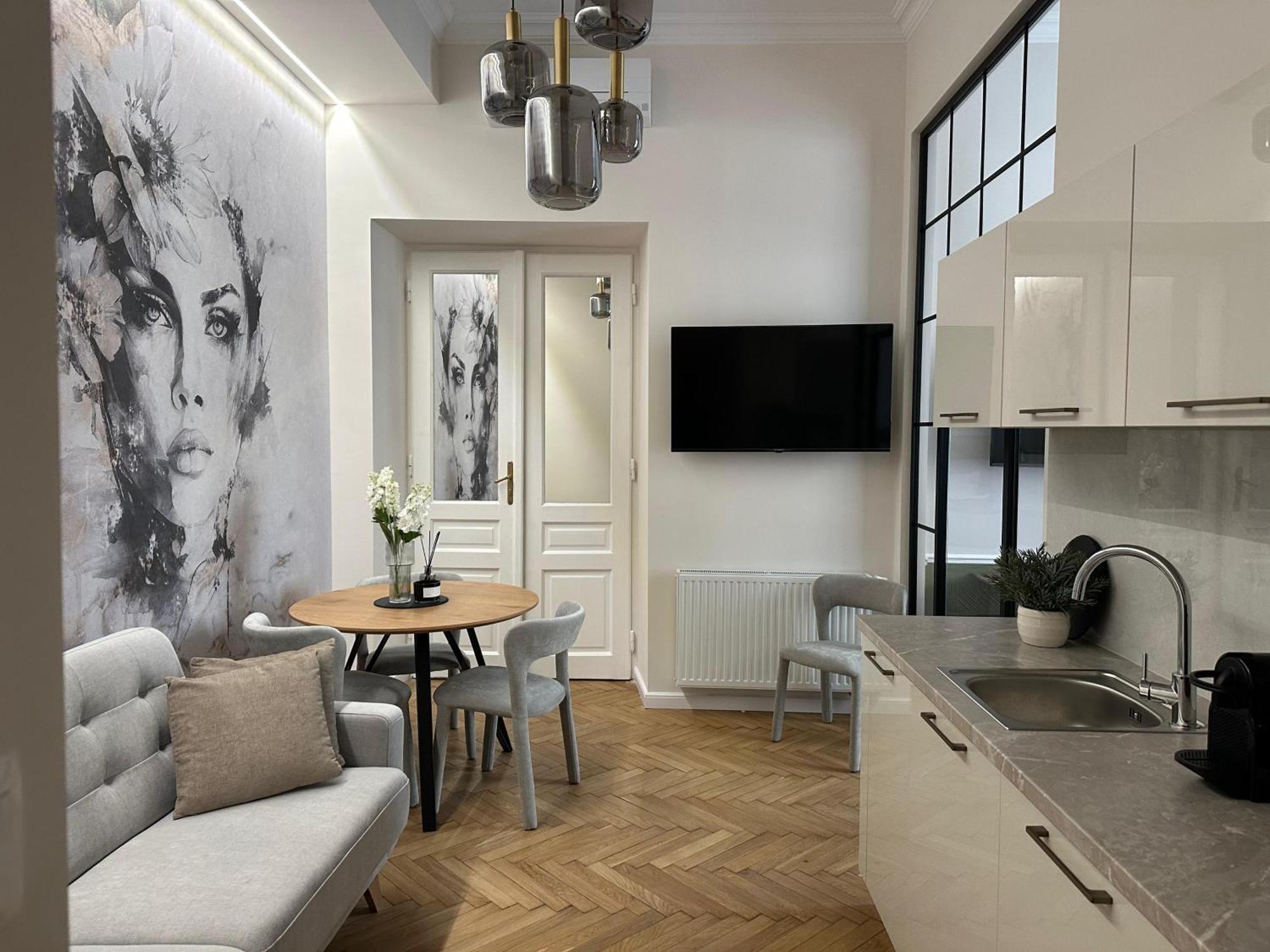 Old Town Charm & Chic By Downtown