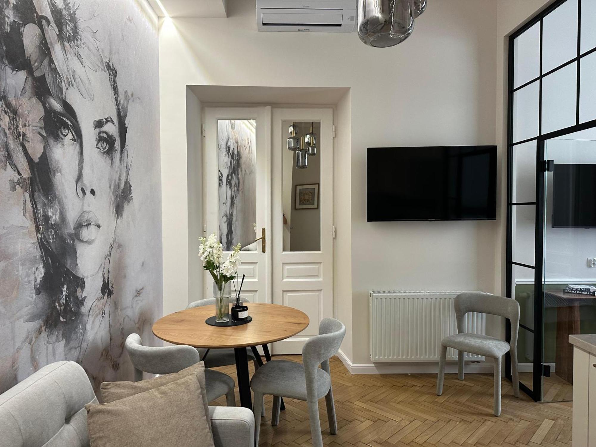 Old Town Charm & Chic By Downtown